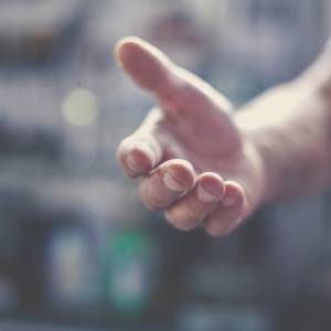 Postawa tiktokera wzruszyła internautów. Twórca zrobił zakupy dla potrzebującej sąsiadki [WIDEO]