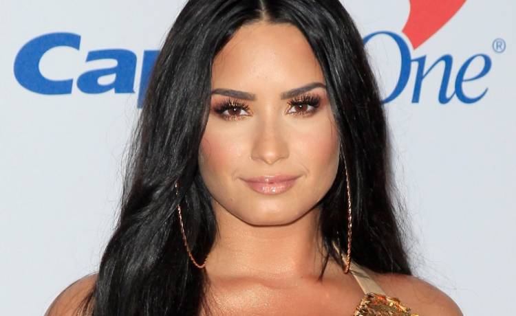Demi Lovato intymnie. Artystka publikuje zmysłowe kadry z nowym chłopakiem!  Kim jest Max Ehrich?