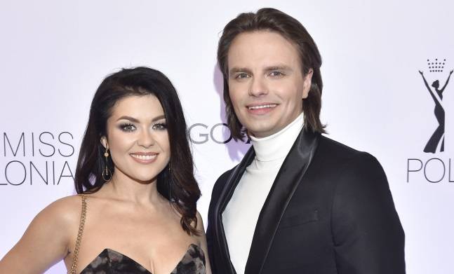 Katarzyna Cichopek wije się wśród morskich fal. Jest też taniec z Marcinem Hakielem! Wszystko zarejestrowały kamery [WIDEO]