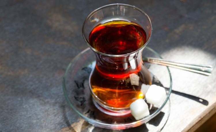 To jeden z najpopularniejszych napoi. Czy ma właściwości zdrowotne?