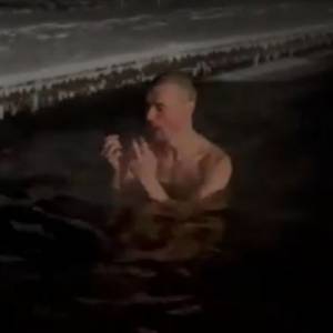 Piotr Żyła zaskoczył wszystkich przed telewizorami. Wskoczył do lodowatej wody! [WIDEO]