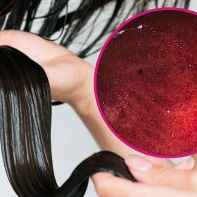 Wiele Polek ją stosuje. Czy galaretka jest dobra na włosy? Ekspertka mówi wprost