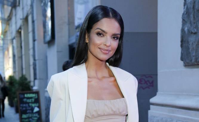 Klaudia El Dursi bez ubrań i bez makijażu. Naturalny kadr zachwycił internautów [ZDJĘCIA]