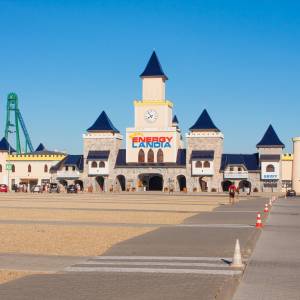 Piorun uderzył w Energylandii. Są poszkodowani. "Piorun uderzył nagle z jasnego nieba. Nie było żadnych chmur"