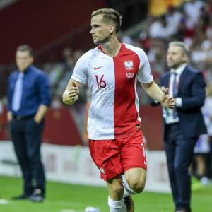 Incydent na meczu Polska-Izrael. Ochroniarz staranował polskiego piłkarza