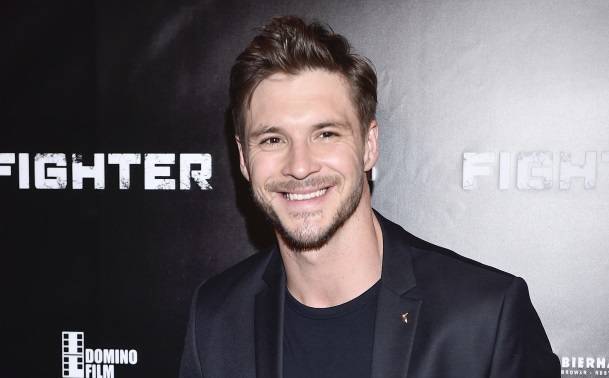 Mikołaj Roznerski zdjęciem z mamą roztopił serca fanek. "Moja 38-letnia miłość"