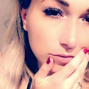 Tenisistka pozuje w zbyt małym bikini. Fani dostrzegli tatuaż w intymnym miejscu. O krok od wpadki! 