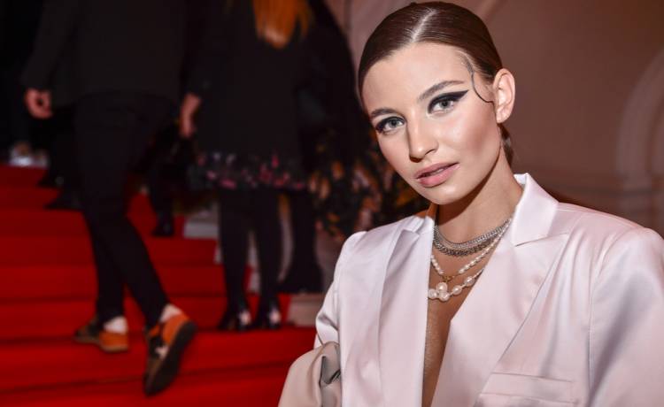 Julia Wieniawa używa podkładu testowanego na zwierzętach?! Fani oburzeni