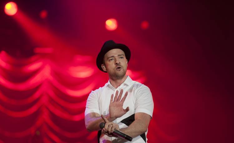 Justin Timberlake został zaatakowany! Kolejny incydent na Paris Fashion Week                                                            