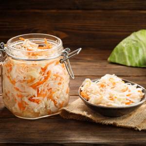 Domowa kapusta kiszona krok po kroku: prosty przepis na tradycyjny dodatek