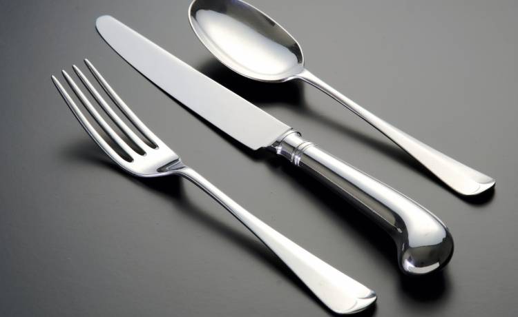 W restauracji oblizał miskę. Teraz ma zapłacić ogromną grzywnę [WIDEO]