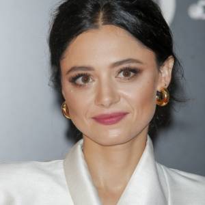 Adriana Kalska gotowa do serialowego ślubu! Aktorka zachwyca w białej kreacji. "Zjawiskowa piękność"