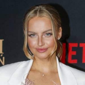 Karolina Pisarek prezentuje dekolt w łóżku. Fanom opadły szczęki: "Piękność" [FOTO]