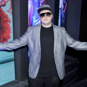 Donatan jest wdzięczny ojcu za przemoc domową. Wyśmiewa krytykę