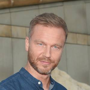 Gwiazdor „M jak miłość” pokazał romantyczne zdjęcie z żoną. Kto skradł serce Krystiana Wieczorka?