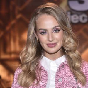 Wiktoria Gąsiewska w kusym topie. Pod spodem nie ma nic więcej. Tak wygląda o poranku [WIDEO]