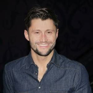 Piotr Mróz zaręczony! "Powiedziała TAK w miejscu dla nas szczególnym". Jak wygląda narzeczona gwiazdora? [ZDJĘCIE]