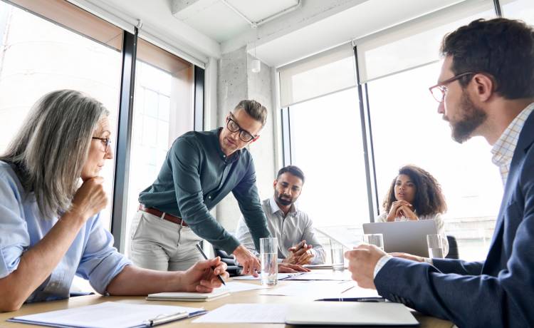 Na zwolnieniu lekarskim przebywa od 15 lat. Chce podwyżki 