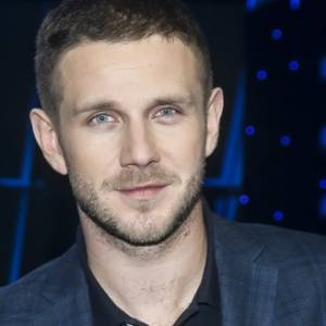 Antoni Królikowski poruszająco o wspólnej pracy z ojcem na planie serialu: "Tata starał się do ostatnich swoich dni"