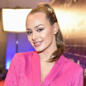 Wiktoria Gąsiewska zrzuciła ubranie, niemal odsłaniając pierś. Tak pokazała się przed obiektywem! [ZDJĘCIA]                  