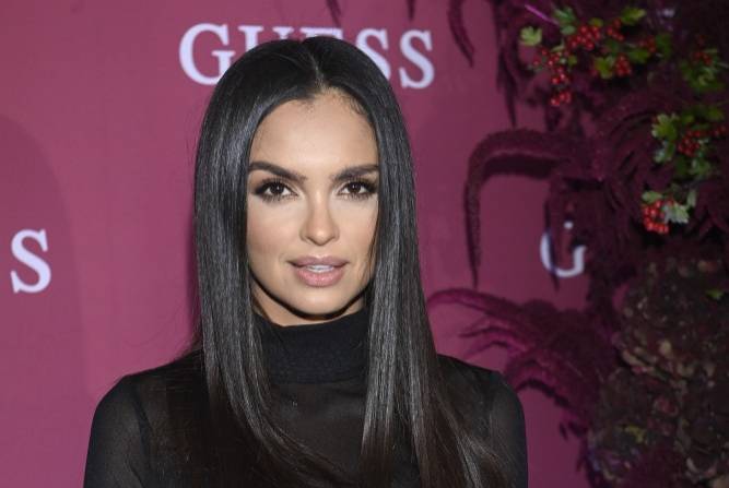 Klaudia El Dursi kusi w bikini. "Brak słów". Fanom odjęło mowę [FOTO]