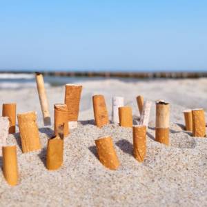 Nawet 500 euro kary za palenie na plaży! Patrole w mundurze i w cywilu