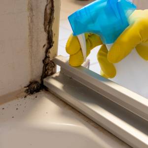 To jest najlepszy sposób na czyszczenie silikonu w kabinie prysznicowej! Te trzy składniki masz w kuchni 