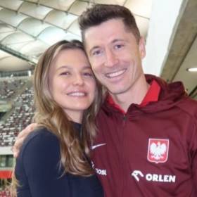 Szczęście w rodzinie Lewandowskich. Anna uchwyciła wyjątkowy moment z Robertem i córkami