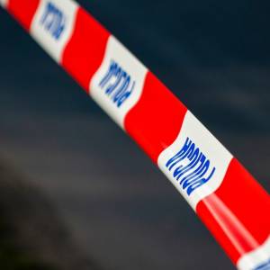 Szokujące odkrycie w Krakowie. Mieszkaniec jednego z bloków trzymał u siebie 150 pocisków artyleryjskich i bombę lotniczą!                      