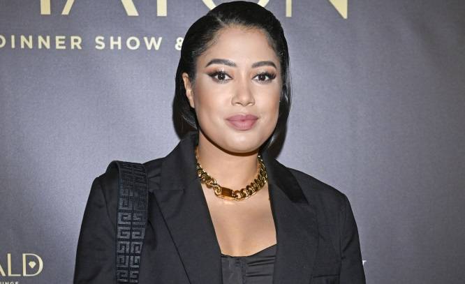 Patricia Kazadi w naturalnej fryzurze. Tak wypoczywa na rajskich wakacjach! "Bajka" [ZDJĘCIA] 