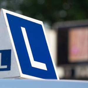 Wpadka kursantki. Po oblanym egzaminie na prawo jazdy odjechała swoim samochodem! Zatrzymała ją policja         