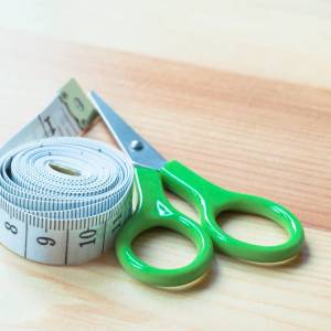 "Nagi stolarz" zaatakował policjanta nożyczkami