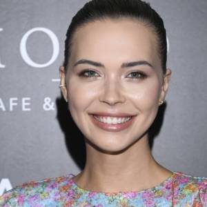 Sandra Kubicka wygrzewa się na brzegu basenu. Modelka pozuje w bikini! [ZDJĘCIE]