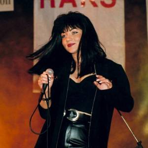 Shazza znów stanęła na scenie. 54-letnia gwiazda disco polo tak wygląda teraz! [ZDJĘCIA, WIDEO]