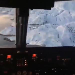 Lądowanie na tym lotnisku jest niezwykle trudne. Zobacz nagranie z lotu na Grenlandię!