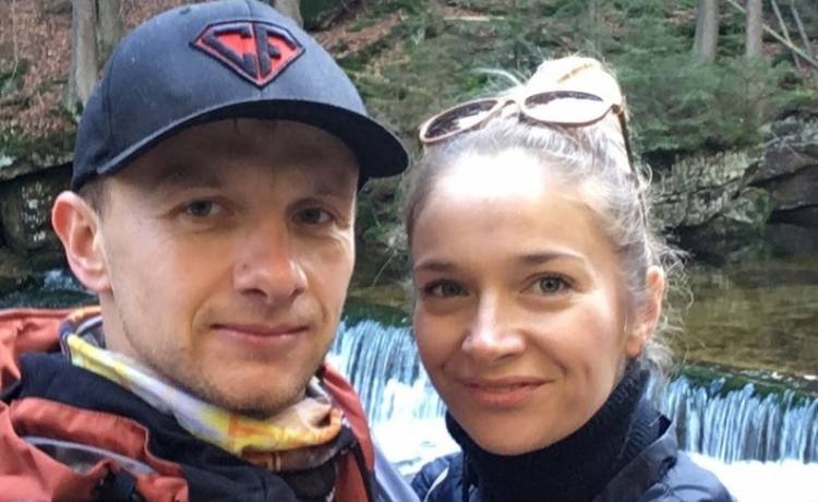 Marta Paszkin z programu "Rolnik szuka żony" prezentuje kadr z ciążowej sesji. Tak podkreśliła zaokrąglony brzuch 