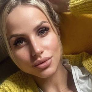 Marta z "Gogglebox" w czerwonej bieliźnie. Zmysłowe kadry z łóżka trafiły do sieci [FOTO]