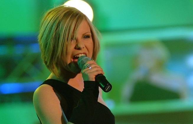 "Idol" dwadzieścia lat później. Jak wygląda dziś Alicja Janosz? Na nowych zdjęciach pozuje z synem!                  