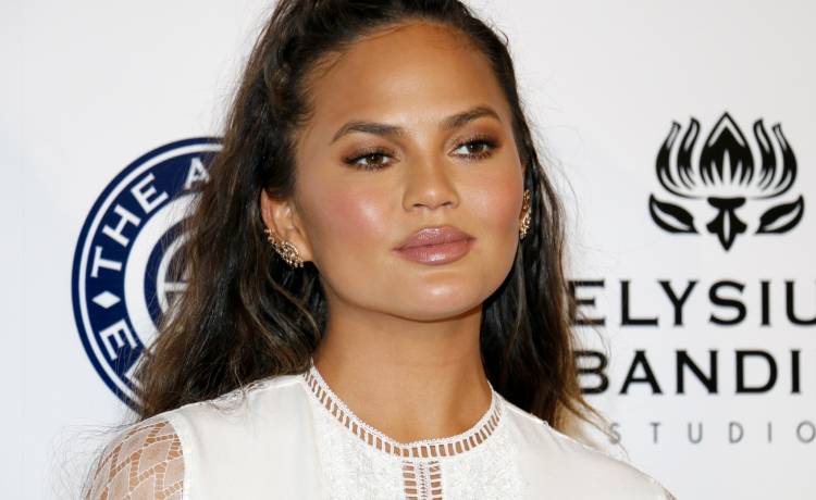 Chrissy Teigen życzyła śmierci Courtney Stodden? Modelka po latach przeprasza. "Byłam szukającym uwagi trollem"