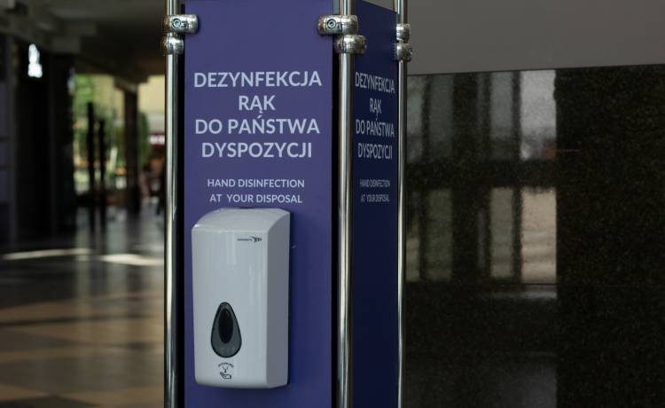 Ponad 30 tys. zakażeń. Grozi nam lockdown? "Sytuacja robi się trudna"