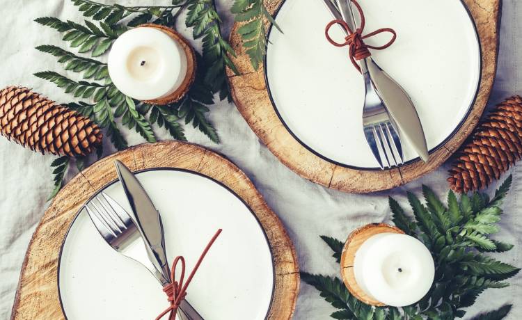 Jak szybko udekorować świąteczny stół? Sprawdź te triki!