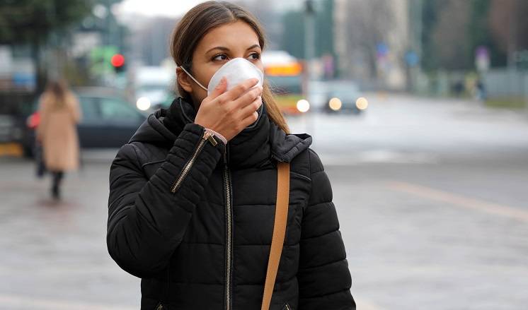 Zarazili się przez drzwi. Szczepienia i brak kontaktu nie chroni przed zakażeniem?! Najnowsze wieści o Omikronie
