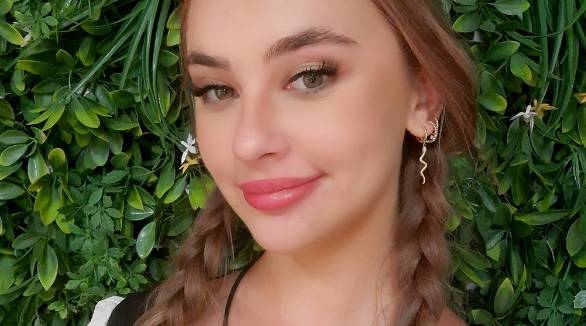 Wiktoria z "Love Island" okryła ciało ręcznikiem. Uczestniczka show kokietuje na gorących zdjęciach