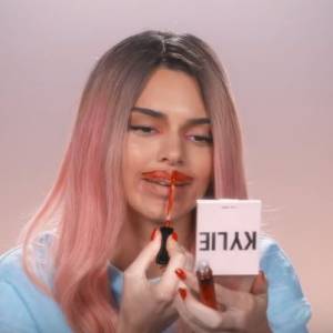 Kendall Jenner wyśmiewa się ze swojej siostry?! To wideo jest hitem internetu!