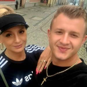 Dawid Narożny wziął ślub. Żona wokalisty disco polo pojawiła się w czarnej sukni! [ZDJĘCIA]