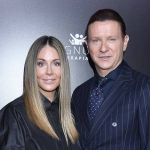 Małgorzata Rozenek pozuje w bikini i przytula się do męża. "Piękna para" [FOTO]