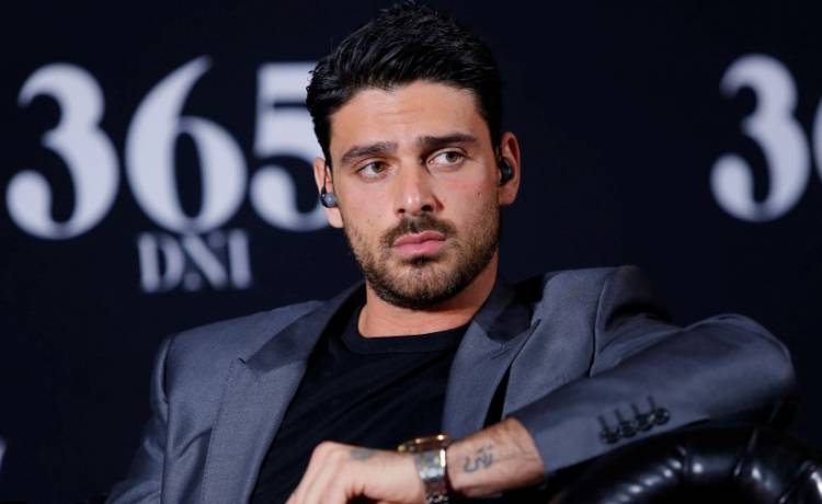 Gwiazdor "365 dni" robi karierę muzyczną! Michele Morrone podbija sieć