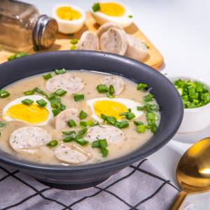 Żurek z tym składnikiem smakuje obłędnie. Zaskocz gości na Wielkanoc!