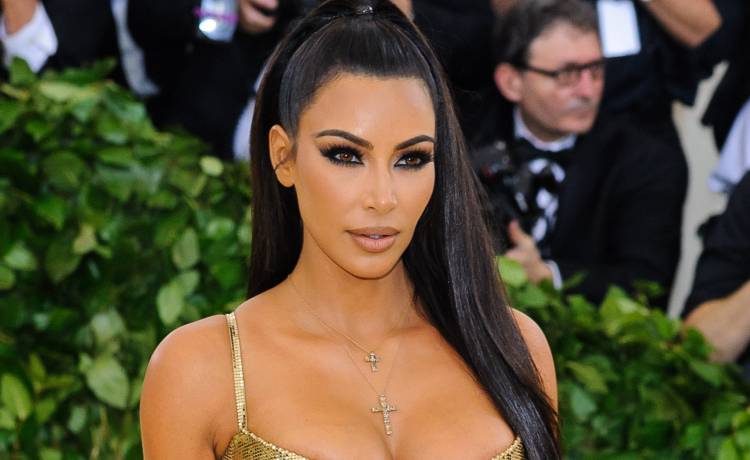 Kim Kardashian podzieliła się zdjęciami spod prysznica. "Szukajcie duszy" [FOTO]