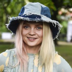 Margaret zasłania piersi mchem! Fani: "Leśna, rapująca nimfa" [ZDJĘCIE]